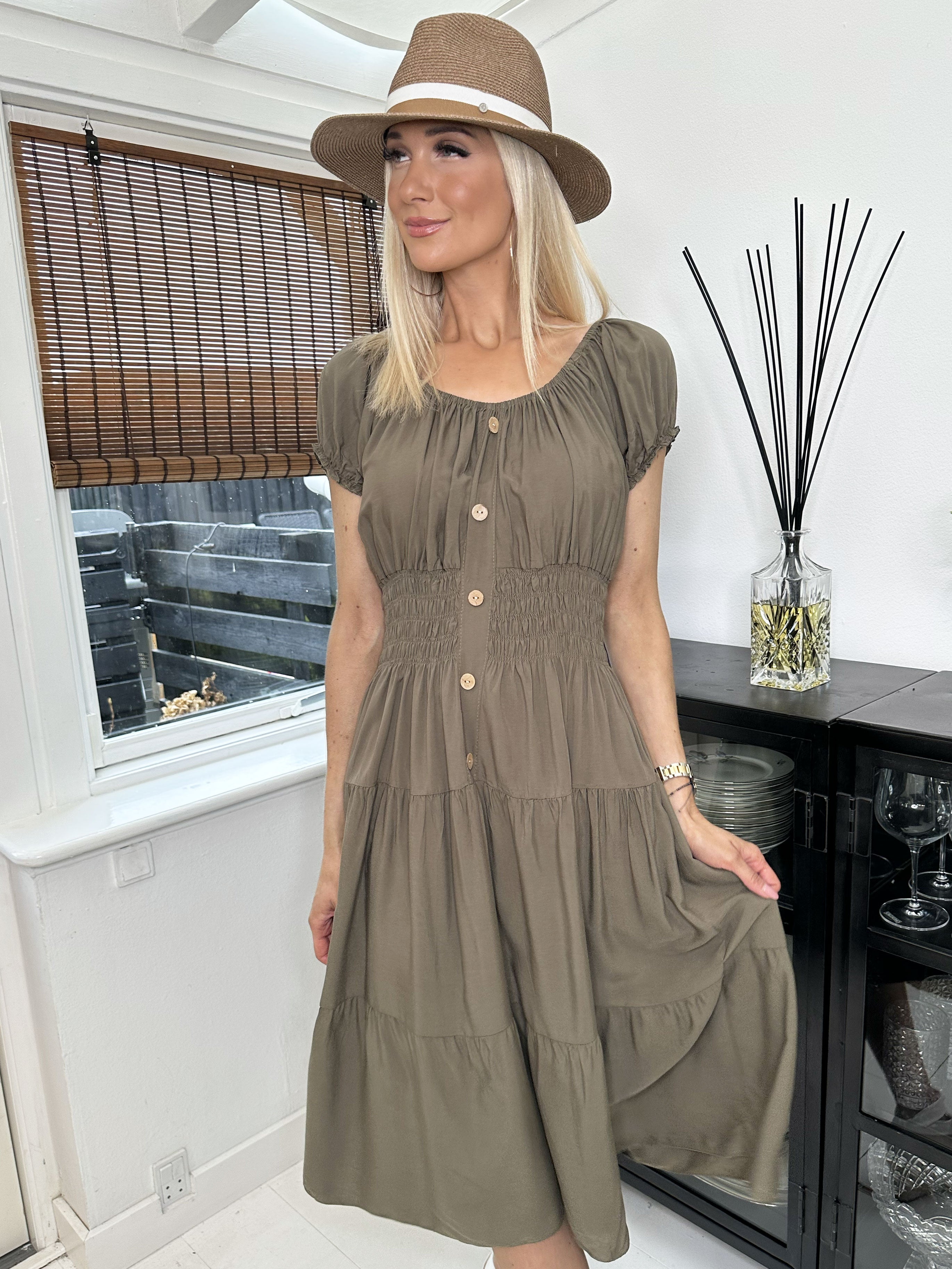 Finalia short - Sød kjole med pufærmer og elastik i taljen